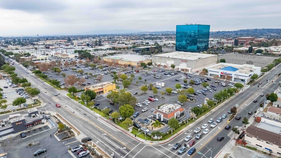 2500-2588 W Commonwealth Ave, Alhambra, CA à louer - Photo du bâtiment - Image 3 de 7