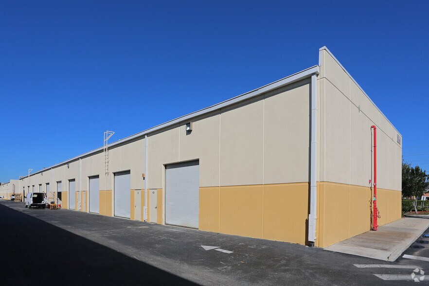 8060 Belvedere Rd, West Palm Beach, FL à louer - Photo du bâtiment - Image 2 de 18