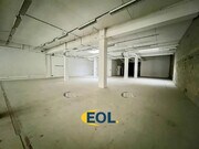 Espace flexible idéal pour vos projets créatifs et professionnels.