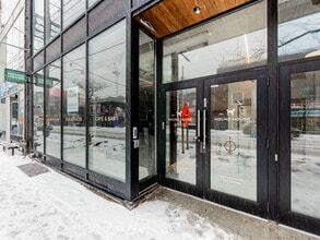 501 Queen St W, Toronto, ON à louer Photo du bâtiment- Image 2 de 15