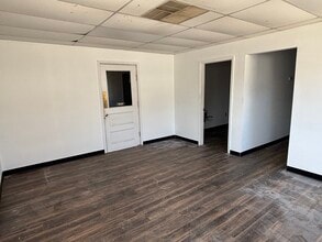 913-915 Poplar St, Cayce, SC for lease Interior Photo- Image 2 of 3