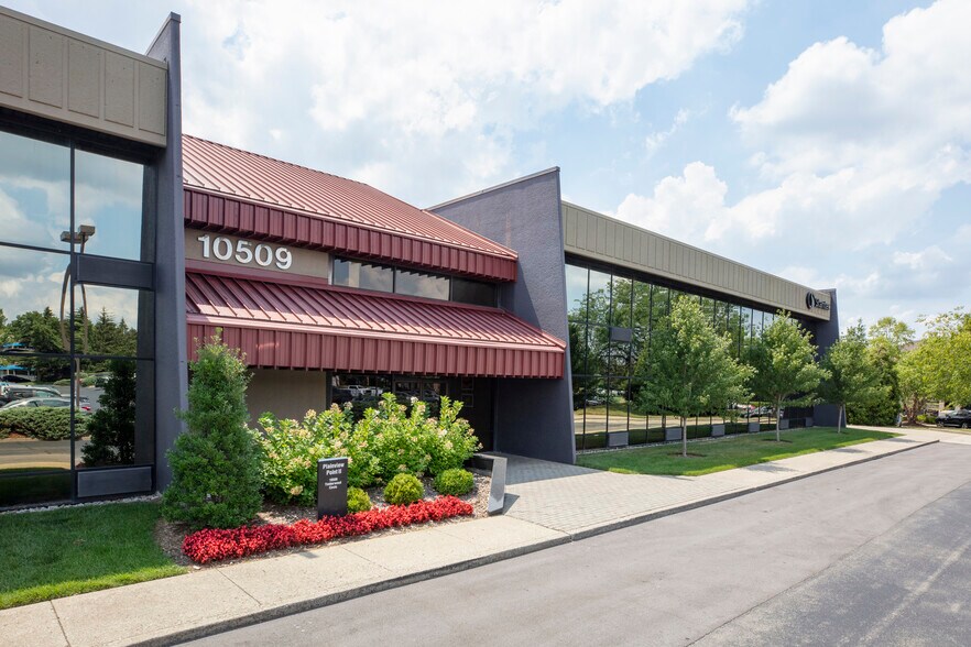 10503 Timberwood Cir, Louisville, KY à louer - Photo du bâtiment - Image 2 de 9
