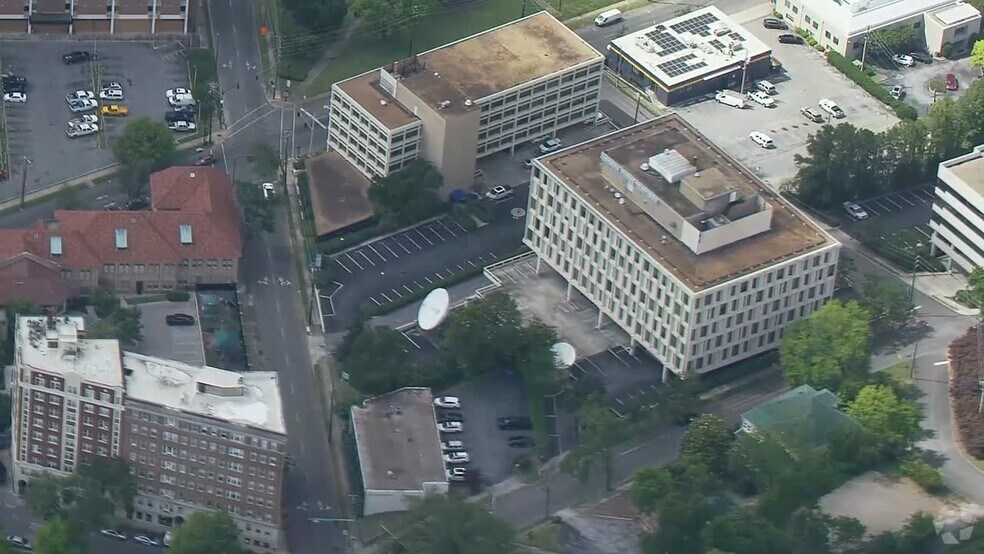 2112 11th Ave S, Birmingham, AL à louer - Vidéo aérienne - Image 2 de 9