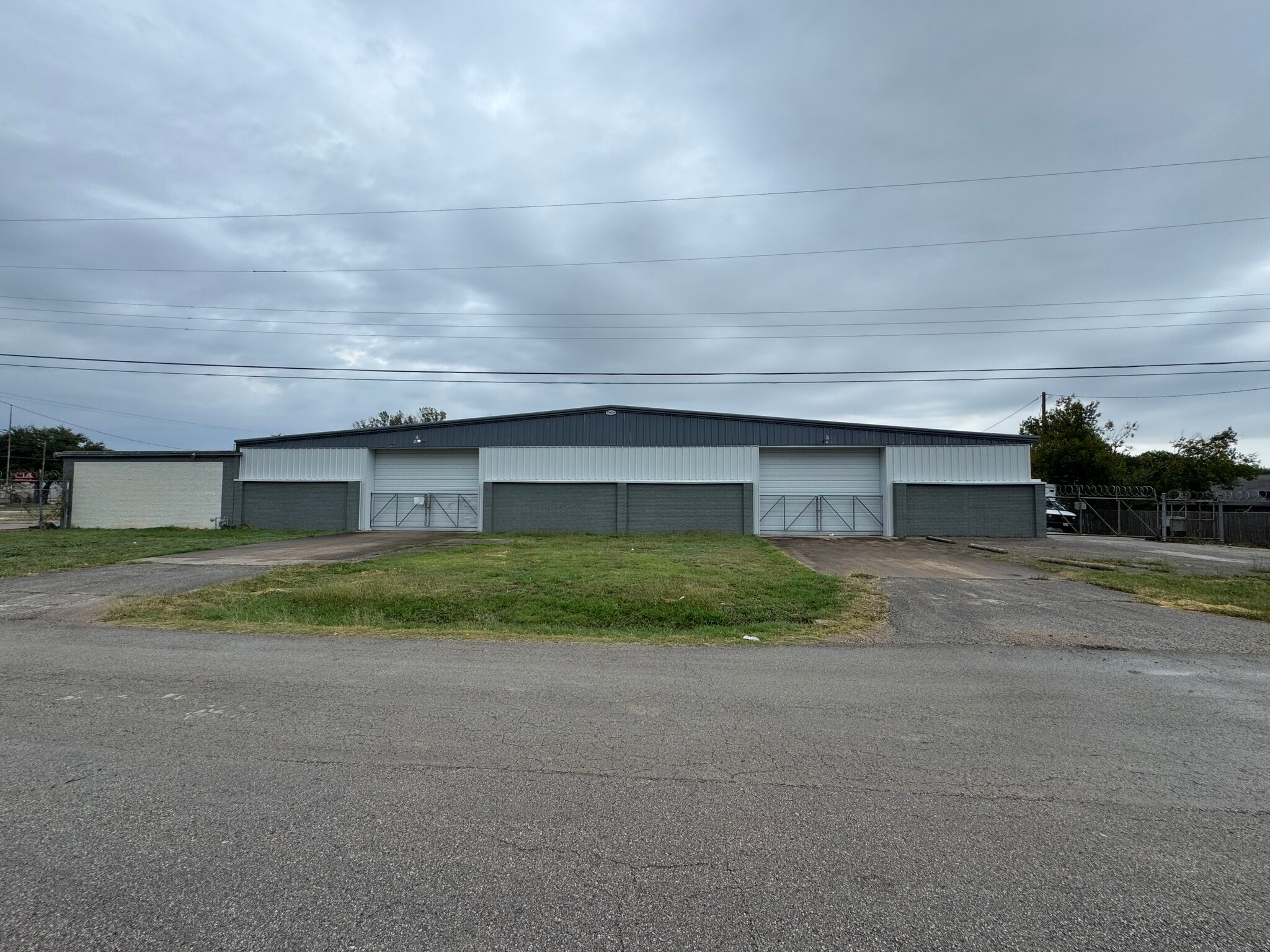 3136 Danieldale Rd, Lancaster, TX for lease Primary Photo- Image 1 of 4