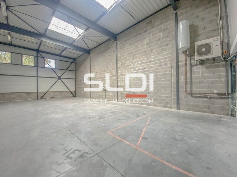 1 Rue Galilée, Saint-Priest for lease - Interior Photo - Image 2 of 4