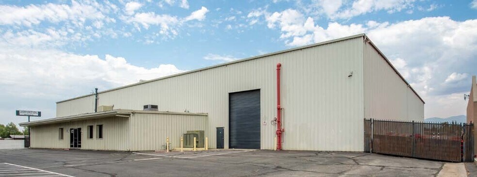 924 W Rialto Ave, Rialto, CA à louer - Photo du bâtiment - Image 3 de 11