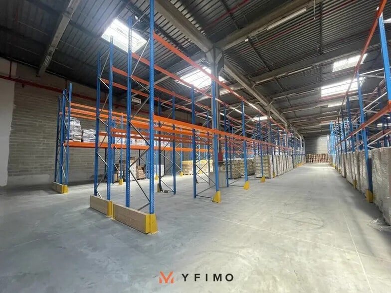 Industrial in Épône for lease - Interior Photo - Image 3 of 4