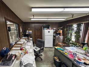 100 N Roeske Ave, Trail Creek, IN à louer Photo intérieure- Image 2 de 9