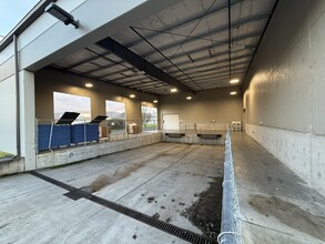 5250 High Banks Rd, Springfield, OR for lease Interior Photo- Image 2 of 12