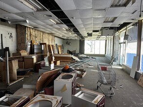 100 S Jefferson St, New Castle, PA for lease Interior Photo- Image 1 of 4