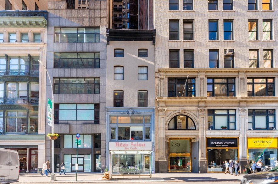 226 Fifth Ave, New York, NY for sale - Building Photo - Image 1 of 3