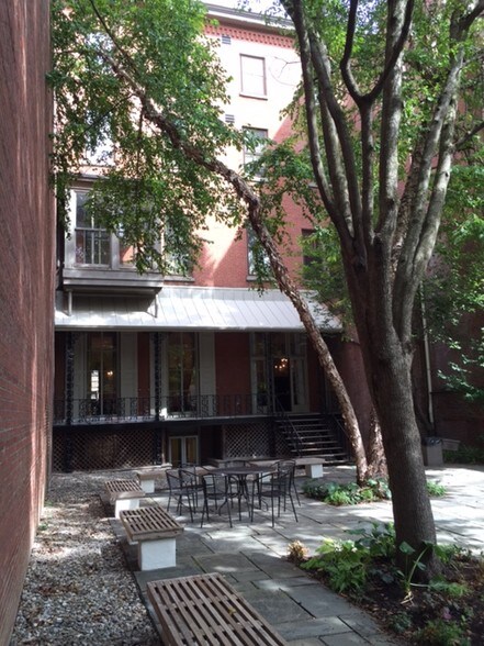 1622 Locust St, Philadelphia, PA for lease - Primary Photo - Image 1 of 24