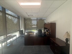 100 Riverview Dr, Savannah, GA for lease Interior Photo- Image 2 of 3