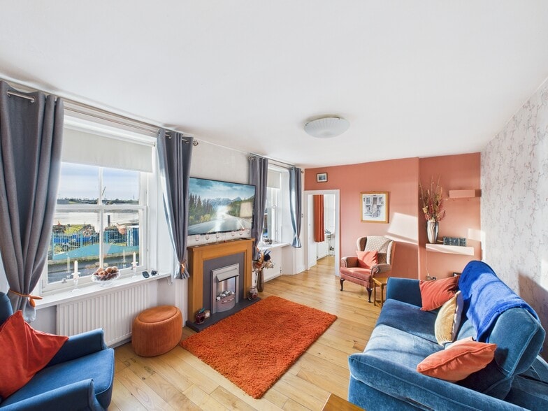 37 Wharf St, Montrose à vendre - Photo intérieure - Image 2 de 13