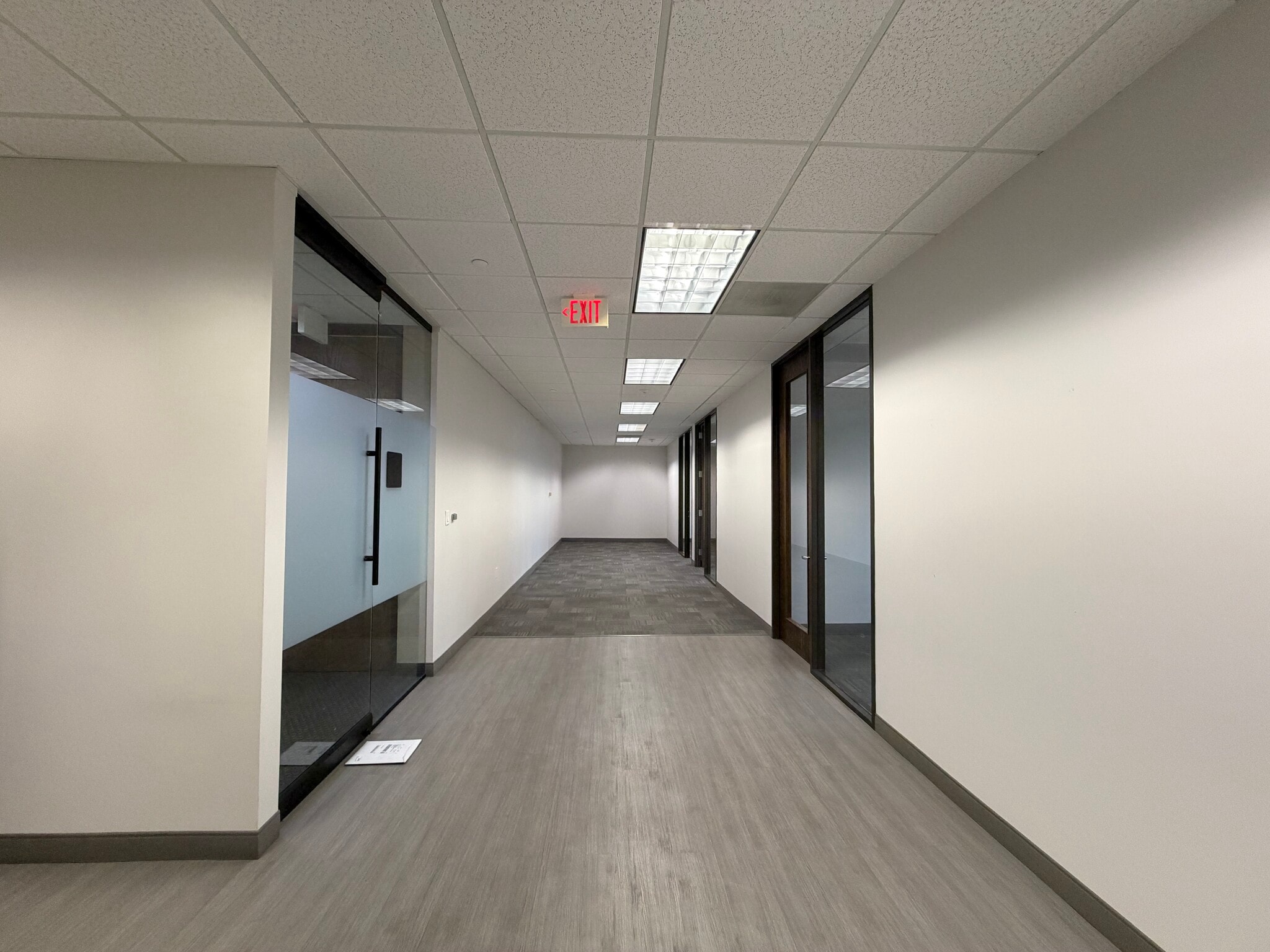 4851 Lyndon B Johnson Fwy, Dallas, TX à louer Photo intérieure- Image 1 de 9