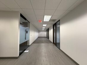 4851 Lyndon B Johnson Fwy, Dallas, TX à louer Photo intérieure- Image 1 de 9