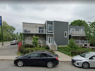 Plus de détails pour 70 Rue Meunier O, Laval, QC - Vente au détail à vendre