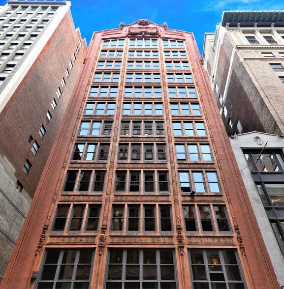15-17 W 38th St, New York, NY for lease - Building Photo - Image 1 of 15