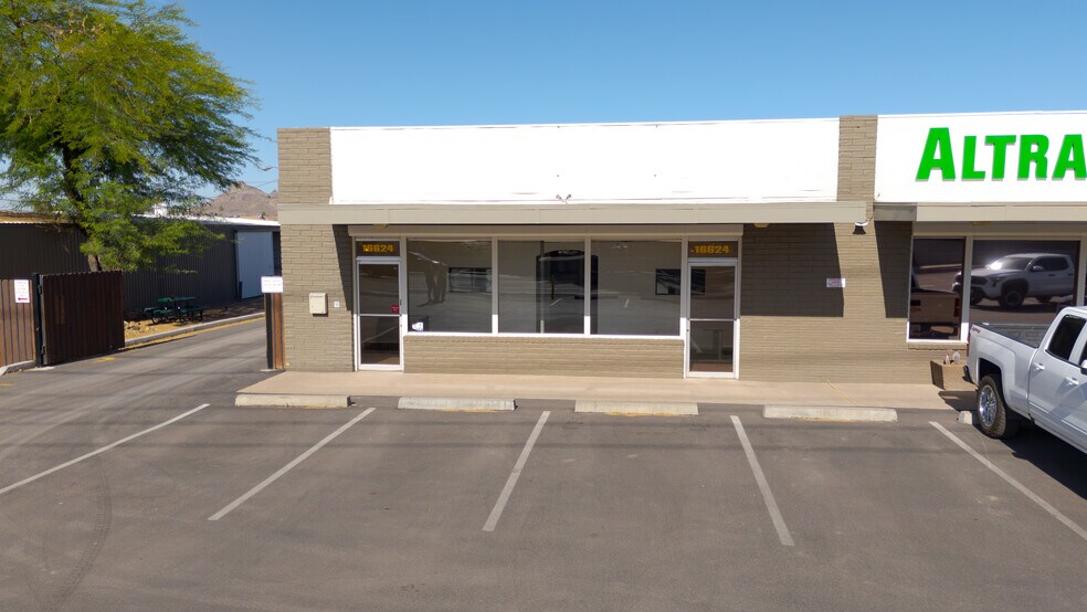 16624 N 32nd St, Phoenix, AZ à louer - Photo du bâtiment - Image 2 de 7