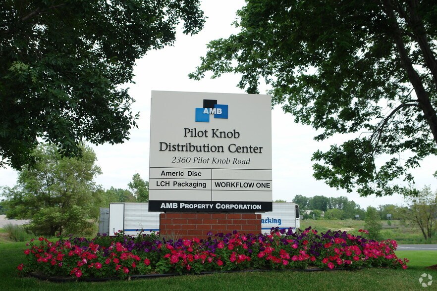2360 Pilot Knob Rd, Mendota Heights, MN à louer - Photo du bâtiment - Image 2 de 8
