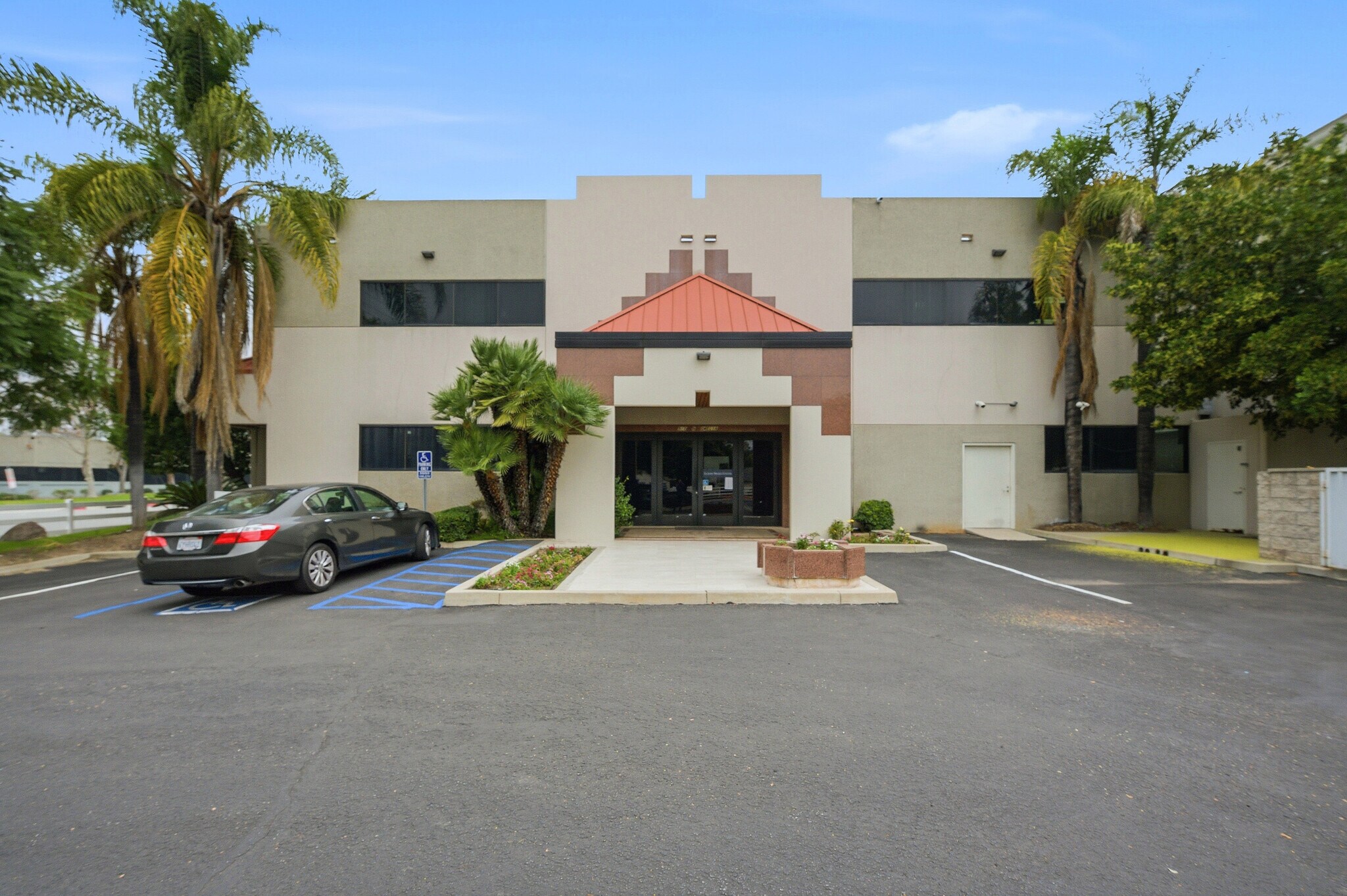 910 N Amelia Ave, San Dimas, CA à louer Photo du bâtiment- Image 1 de 57