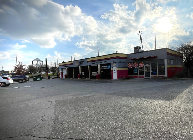 1001 N Memorial Pky, Huntsville, AL à vendre - Photo du bâtiment - Image 2 de 2