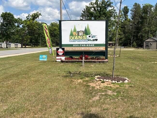 Plus de détails pour 7332 S M-37, Baldwin, MI - Services hôteliers à vendre