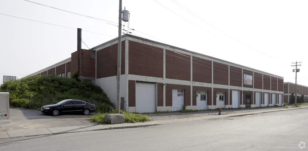 10800 Boul Parkway, Montréal, QC à louer - Photo du bâtiment - Image 2 de 6