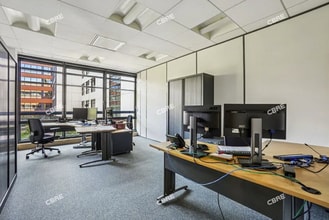 3-15 Rue Henri Rol Tanguy, Montreuil for lease Interior Photo- Image 1 of 2