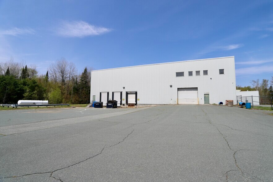 1227 Industrial Pky, Saint Johnsbury, VT à vendre - Photo du bâtiment - Image 3 de 10