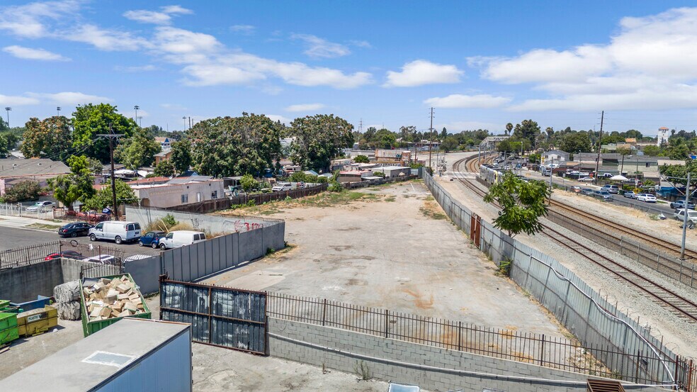 1693-1699 E 109th St, Los Angeles, CA à vendre - Photo du bâtiment - Image 2 de 21