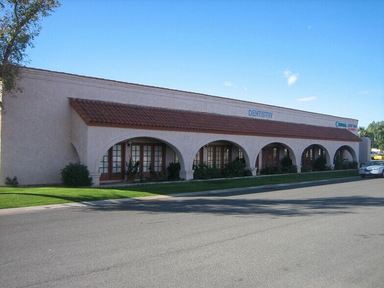 10147 W Grand Ave, Sun City, AZ à louer - Photo du bâtiment - Image 2 de 6