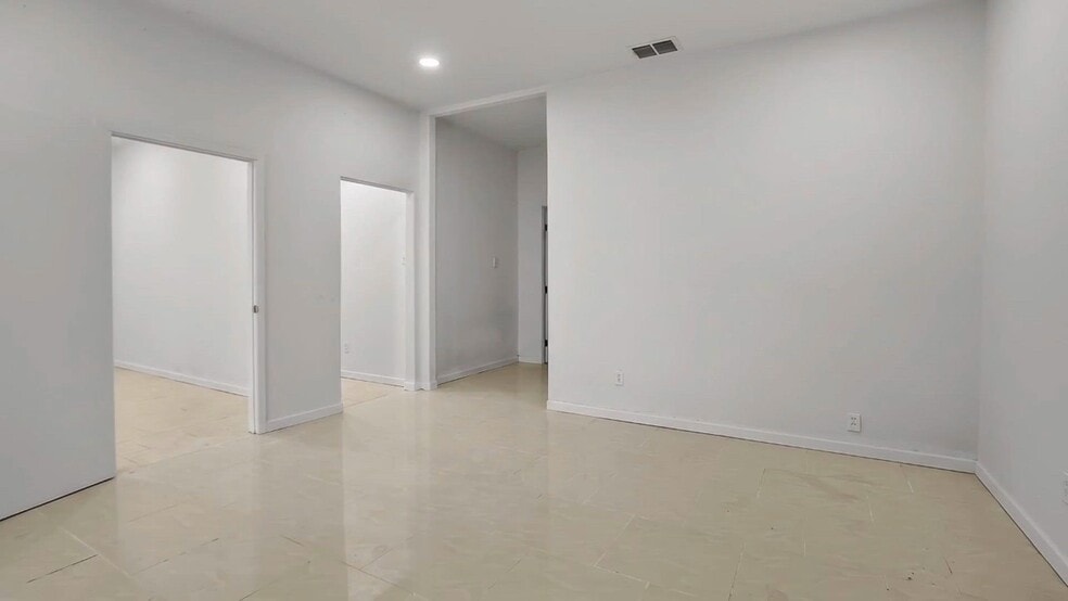 3210 Leopard St, Corpus Christi, TX for sale - Commercial Listing Video - Image 2 of 26