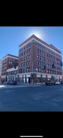 324 Main St, Davenport, IA for sale - Building Photo - Image 1 of 1