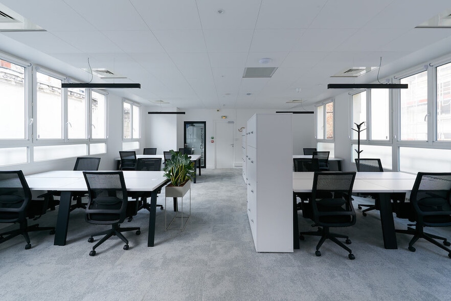 63 Rue Sainte-Anne, Paris for lease - Interior Photo - Image 1 of 9