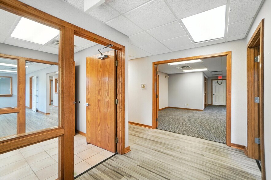 675-681 Hopewell Dr, Heath, OH à louer - Photo du bâtiment - Image 3 de 12