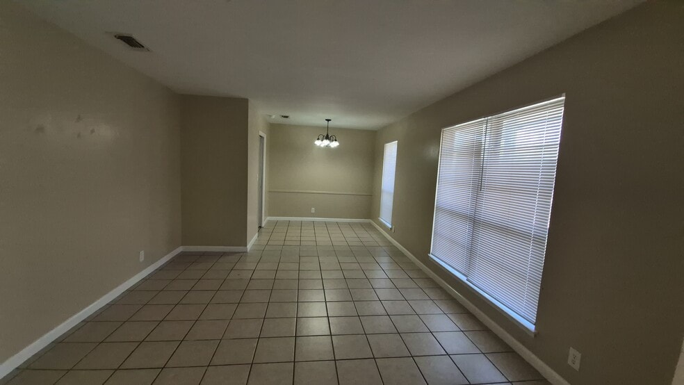 KC Rentals portfolio of 5 properties for sale on LoopNet.ca - Building Photo - Image 2 of 11