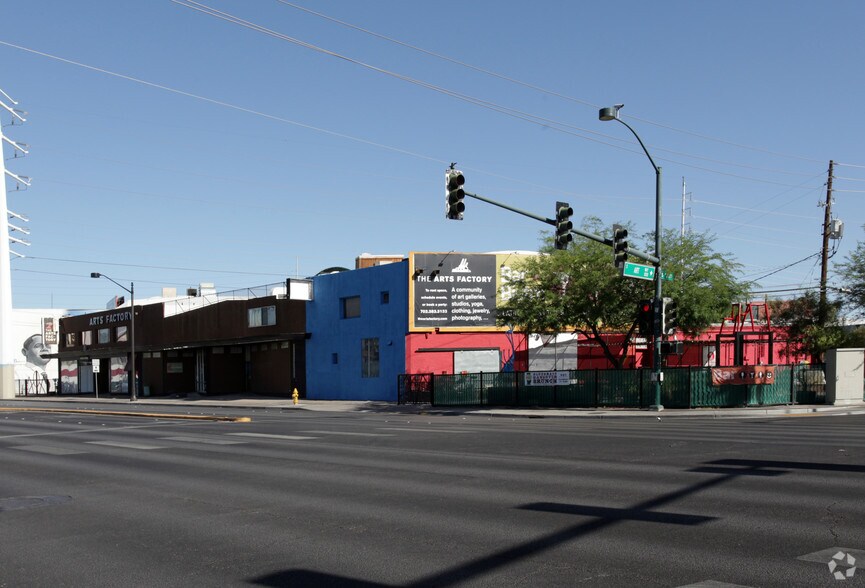101-107 E Charleston Blvd, Las Vegas, NV for lease - Primary Photo - Image 1 of 8