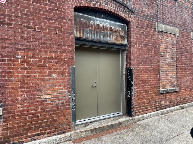 1318 Clay St, Cincinnati, OH à louer - Photo du bâtiment - Image 3 de 3