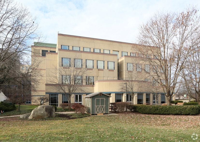 518 E Broad St, Columbus, OH for sale - Primary Photo - Image 1 of 20