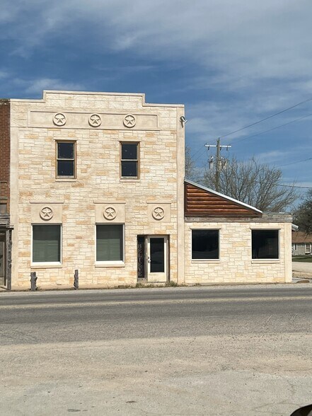 111 E Dempsey St, Bryson, TX à vendre - Photo du bâtiment - Image 2 de 30