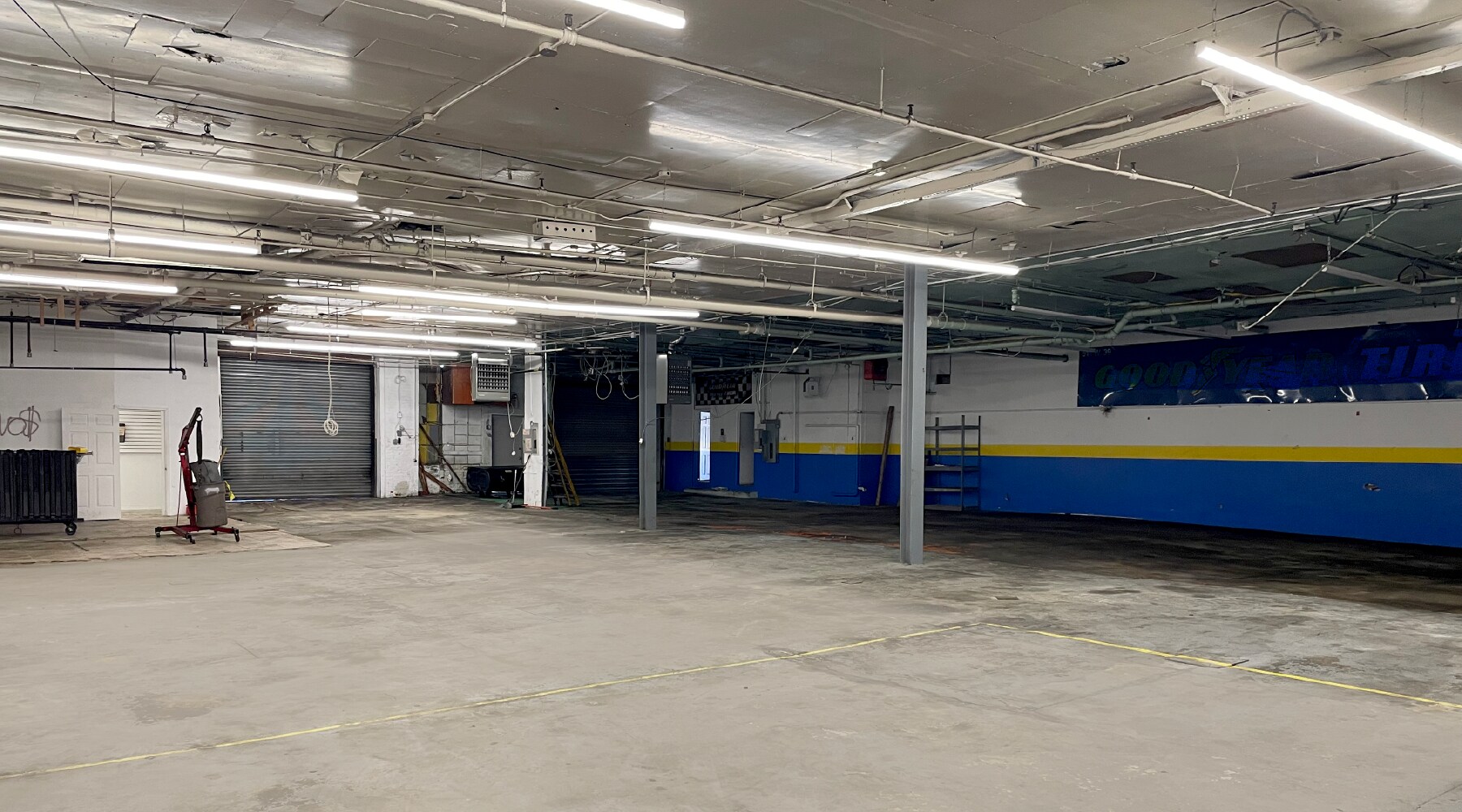 4301 39th St, Long Island City, NY for sale Interior Photo- Image 1 of 2