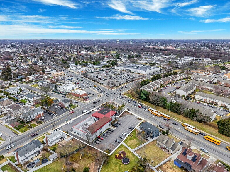 325 Merrick Ave, East Meadow, NY à vendre - Aérien - Image 3 de 30