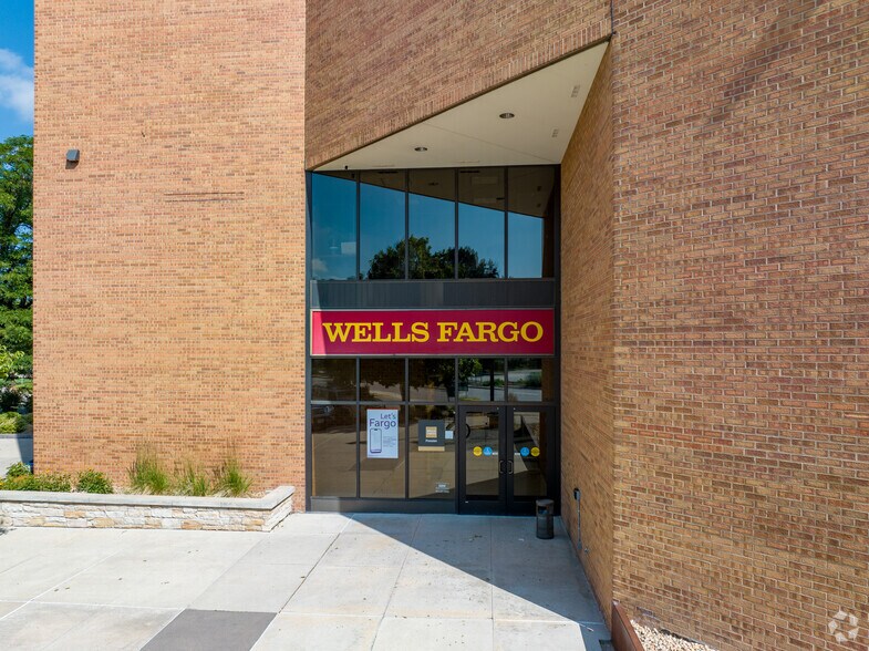 1001 S Monaco Pky, Denver, CO à louer - Photo du bâtiment - Image 3 de 8