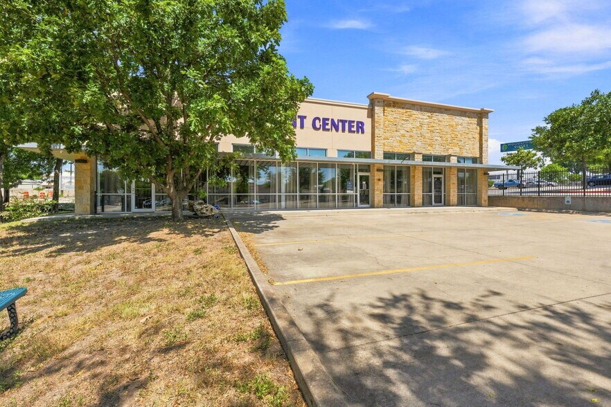 11055 N IH-35, Austin, TX à louer - Photo du bâtiment - Image 2 de 38