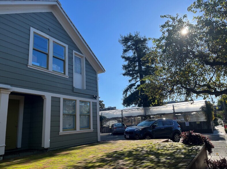 5874 Doyle St, Emeryville, CA à vendre - Photo du bâtiment - Image 1 de 14