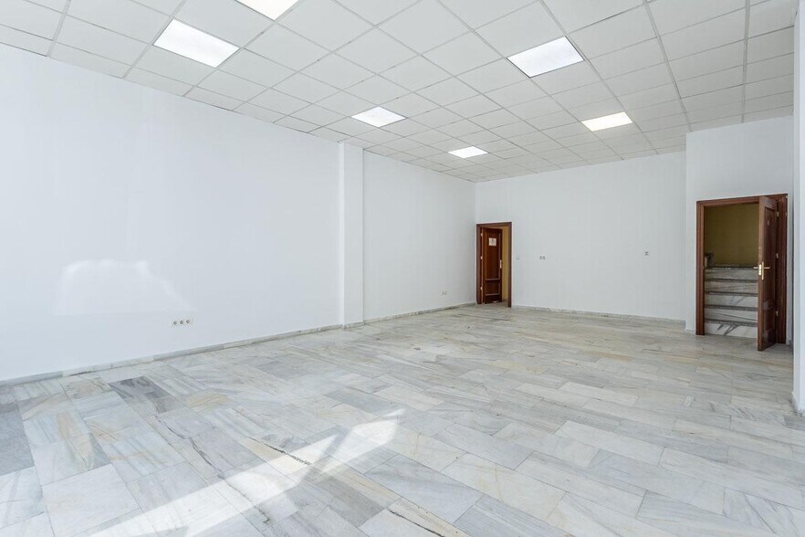 Avenida Juncaril, 128, Peligros, Granada for sale - Interior Photo - Image 2 of 21