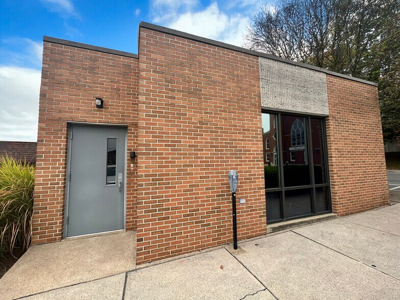 33 N Brown St, Lewistown, PA à louer - Photo du bâtiment - Image 3 de 26