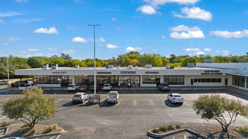 3511-3563 S Hills Ave, Fort Worth, TX à louer - Photo du bâtiment - Image 3 de 16