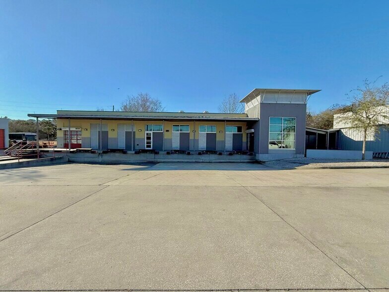 2501 E President St, Savannah, GA à louer - Photo du bâtiment - Image 3 de 27